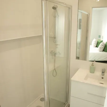 Superb Sea Walking Distance De Apartment